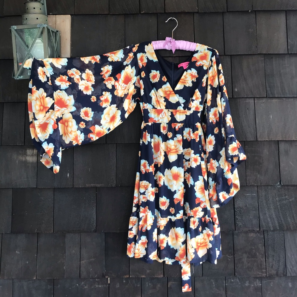 🛎💐 bell sleeve, Betsey Johnson dress 💐🛎